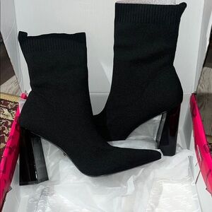 Chic Black Heeled Boots